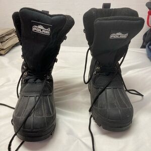 Snow boots size 8